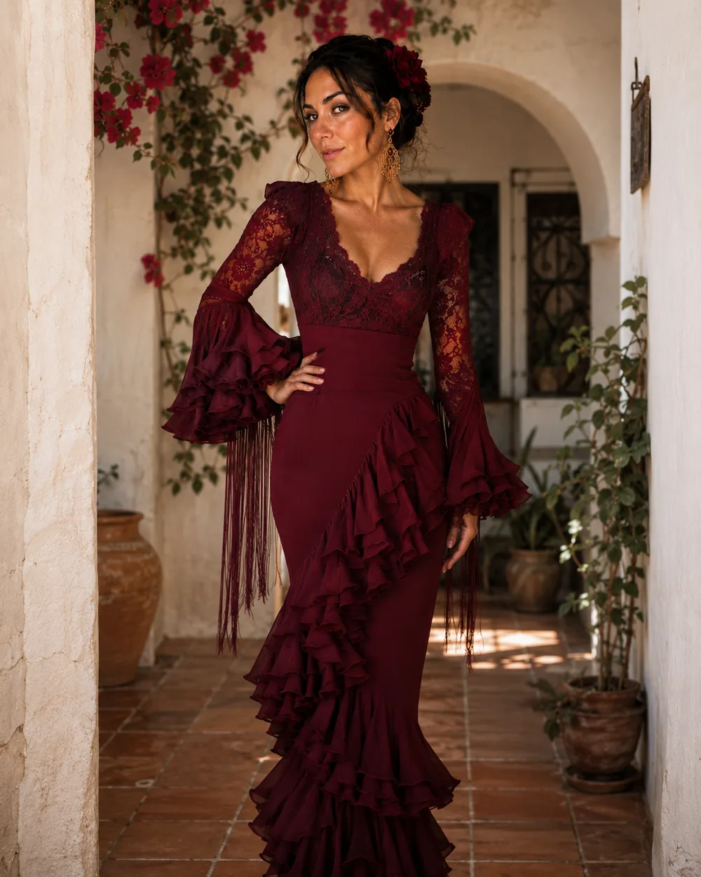 Vestido flamenco burdeos en patio blanco